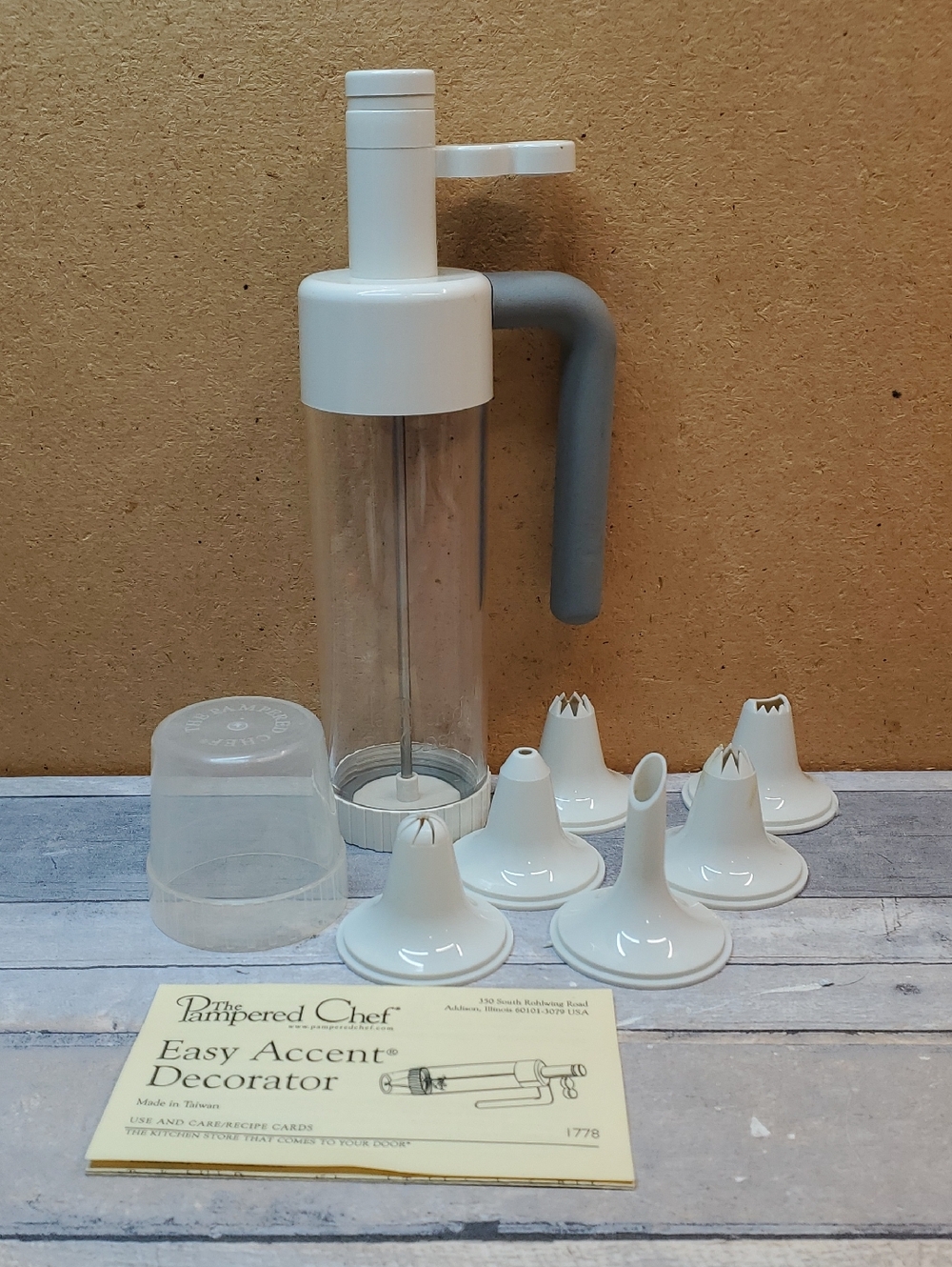 Pampered Chef Easy Accent Decorator 1778 1 B
